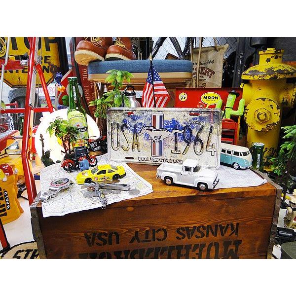 フォード　マスタング　ライセンスプレート　（USA 1964）　アメリカ雑貨　アメリカン雑貨　インテリア　壁飾り　おしゃれな雑貨屋さん |  | 02