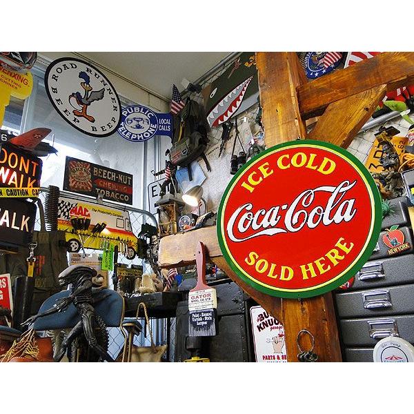 コカ・コーラ クラシックロゴ・ラウンド　エンボス・ティンサイン アメリカ雑貨 アメリカン雑貨 サインプレート インテリア 壁飾り 人気 | Coca Cola | 04