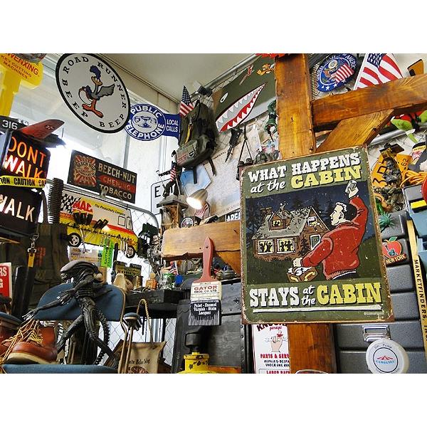 アメリカン レトロ 「キャビンで一体何が・・・」 ブリキ看板