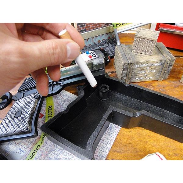 ハンドガン　アシュトレイ ■ アメリカ雑貨 アメリカン雑貨 おもしろグッズ おもしろ雑貨 ミリタリー 灰皿 卓上 |  | 02