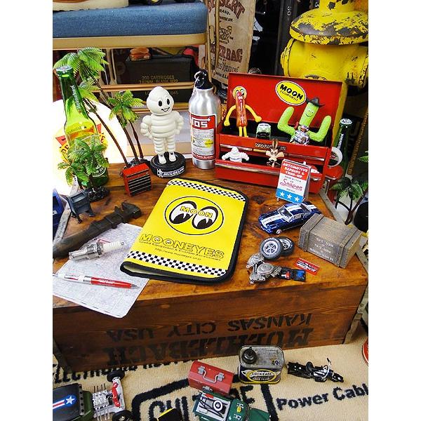 ムーンアイズ　カータイトルホルダー　（イエロー）　アメリカ雑貨　カー用品　インテリア　雑貨　グッズ　ブランド |  | 05