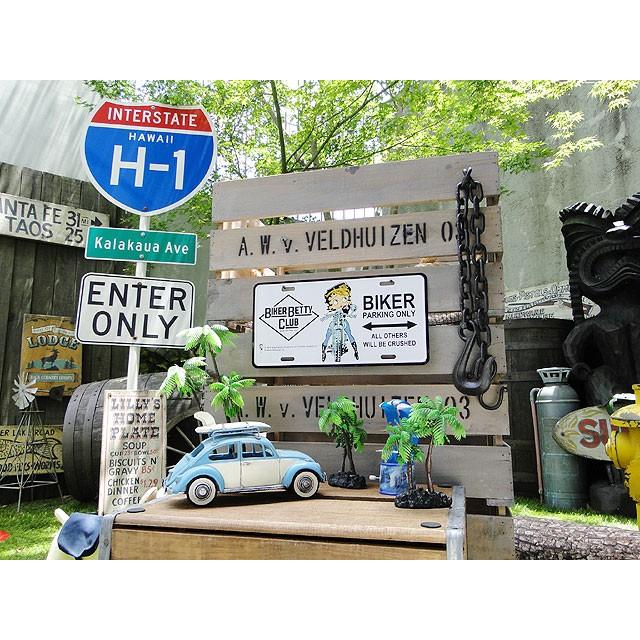 ベティ・ブープ　ライセンスプレート　（バイカーベティ/黒）　アメリカ雑貨　アメリカンな雑貨屋さん　ミリタリー | アメリカン レトロ | 04