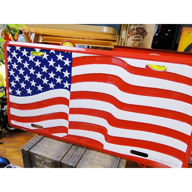 アメリカン レトロ 風になびく星条旗 ライセンスプレート （レッド