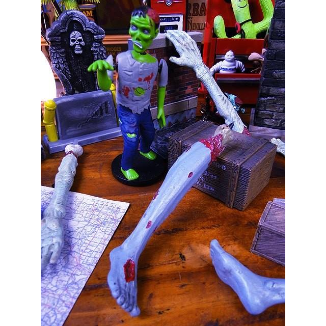 【即納】【在庫あり】ゾンビレッグペン  　アメリカ雑貨　パーティー 飾り ハロウィン 飾り | 