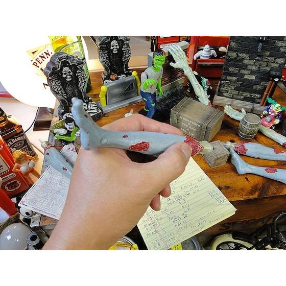 【即納】【在庫あり】ゾンビレッグペン  　アメリカ雑貨　パーティー 飾り ハロウィン 飾り |  | 04