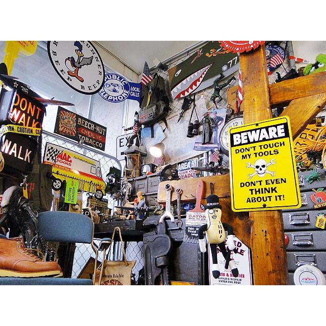 「オレの道具に触るんじゃねえ！」　ミニブリキ看板　アメリカン雑貨 アメリカ雑貨 |  | 01