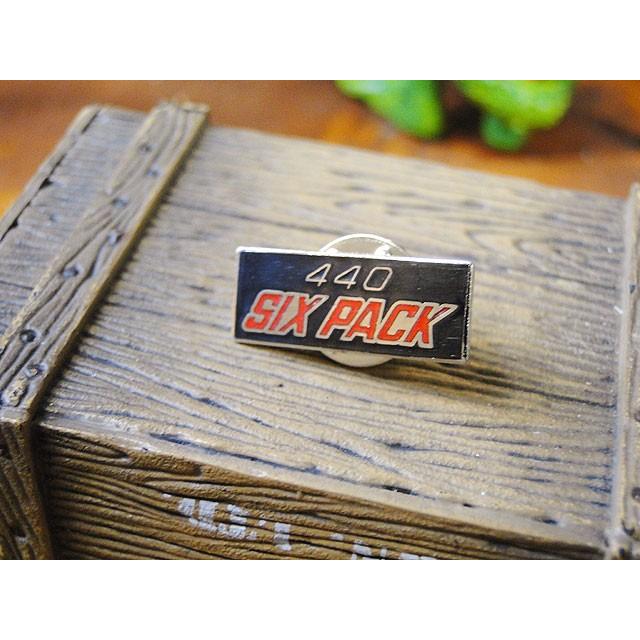世界のモーターカンパニーロゴ　ピンバッジ　（ダッジ　440 SIX PACK）　アメリカン雑貨　アメリカ雑貨 | 
