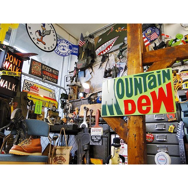 マウンテンデュー　エンボス　ティンサイン　（1970'Sロゴ）　アメリカ雑貨　アメリカン雑貨 |  | 04