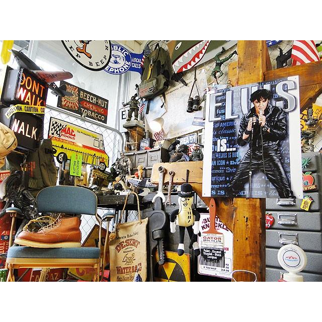 エルヴィス・プレスリー　ブリキ看板　Elvis is　■  アメリカ雑貨 アメリカン雑貨 サインプレート ティンサインボード |  | 05