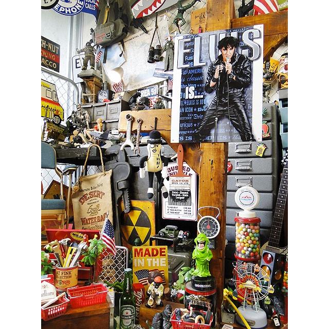 エルヴィス・プレスリー　ブリキ看板　Elvis is　■  アメリカ雑貨 アメリカン雑貨 サインプレート ティンサインボード |  | 06