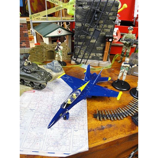 ACME エアプレーンテーブル　アメリカ軍用飛行機 アメリカ軍の戦闘機モデルエアプレーン （F-18 ブルーエンジェルズ