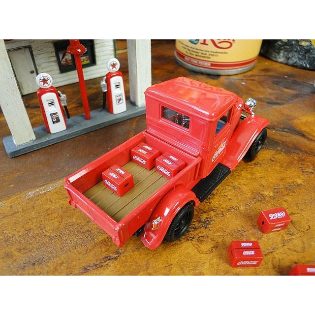 1934 FORD BOX TRUCK ジオラマ付きミニカー