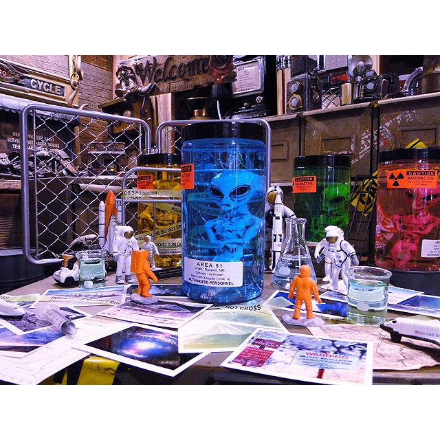 累計販売数5000個突破！　エリア51　エイリアンのホルマリン漬け　（ブルーエイリアン）　あの所さんが大絶賛！世田谷ベースに飾られてます |  | 06