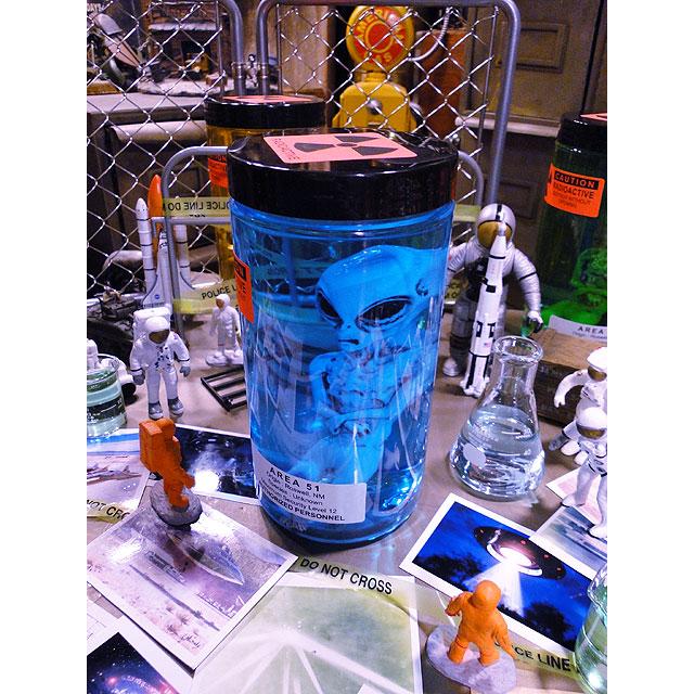 累計販売数5000個突破！　エリア51　エイリアンのホルマリン漬け　（ブルーエイリアン）　あの所さんが大絶賛！世田谷ベースに飾られてます |  | 07