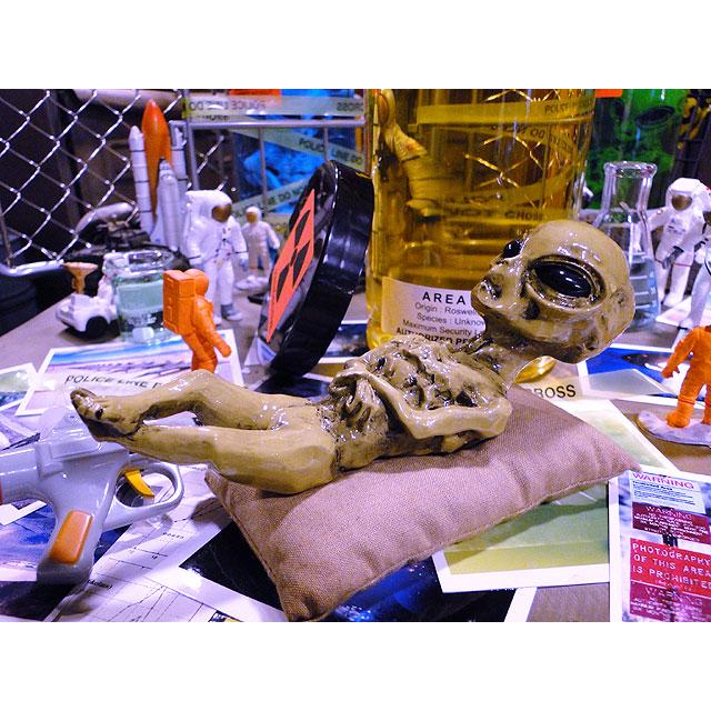 累計販売数5000個突破！　エリア51　エイリアンのホルマリン漬け　（ブラウンエイリアン）　所さんが大絶賛！世田谷ベースに飾られてます |  | 12