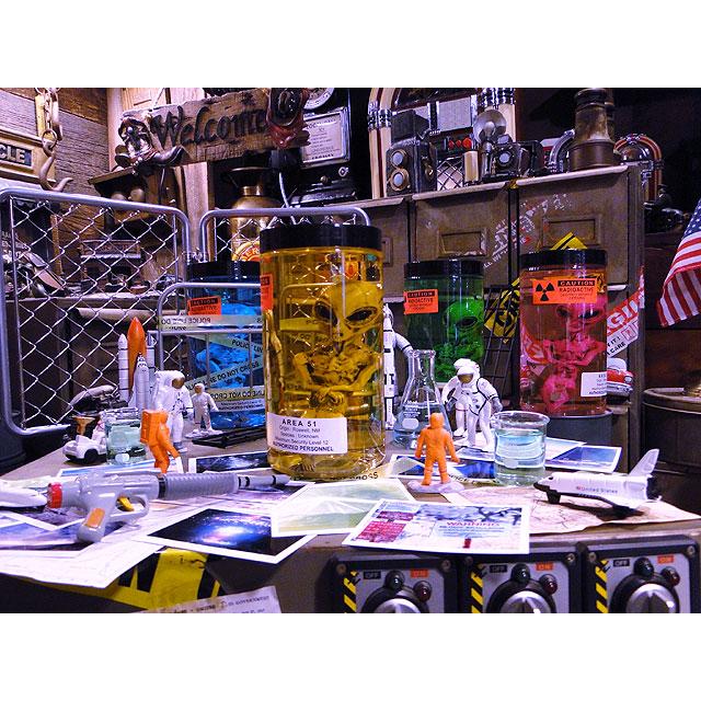 累計販売数5000個突破！　エリア51　エイリアンのホルマリン漬け　（ブラウンエイリアン）　所さんが大絶賛！世田谷ベースに飾られてます |  | 14