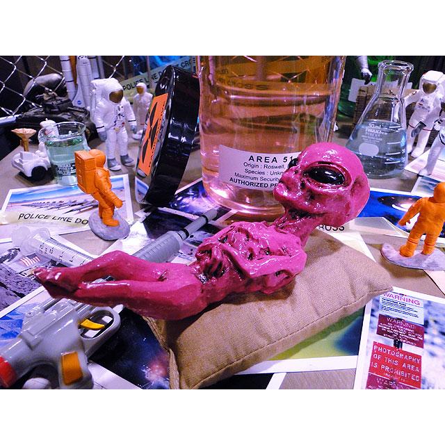 累計販売数5000個突破！　エリア51　エイリアンのホルマリン漬け　（ピンクエイリアン）　あの所さんが大絶賛！世田谷ベースに飾られてます |  | 11