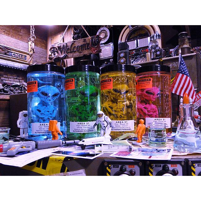 累計販売数5000個突破！　エリア51　エイリアンのホルマリン漬け　（ピンクエイリアン）　あの所さんが大絶賛！世田谷ベースに飾られてます |  | 18