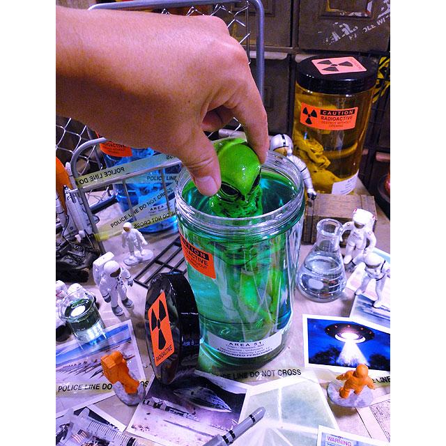 エリア51　エイリアンのホルマリン漬け　（グリーンエイリアン/グリーンリキッド）　あの所さんが大絶賛！世田谷ベースに飾られてます |  | 14