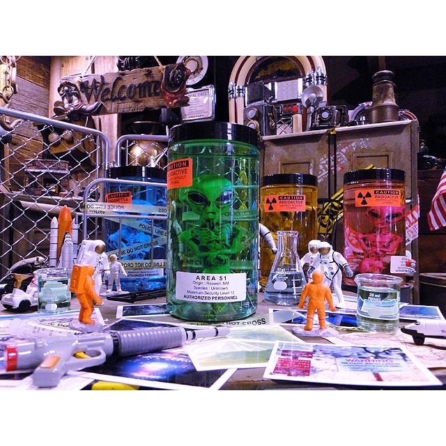 エリア51　エイリアンのホルマリン漬け　（グリーンエイリアン/グリーンリキッド）　あの所さんが大絶賛！世田谷ベースに飾られてます |  | 06