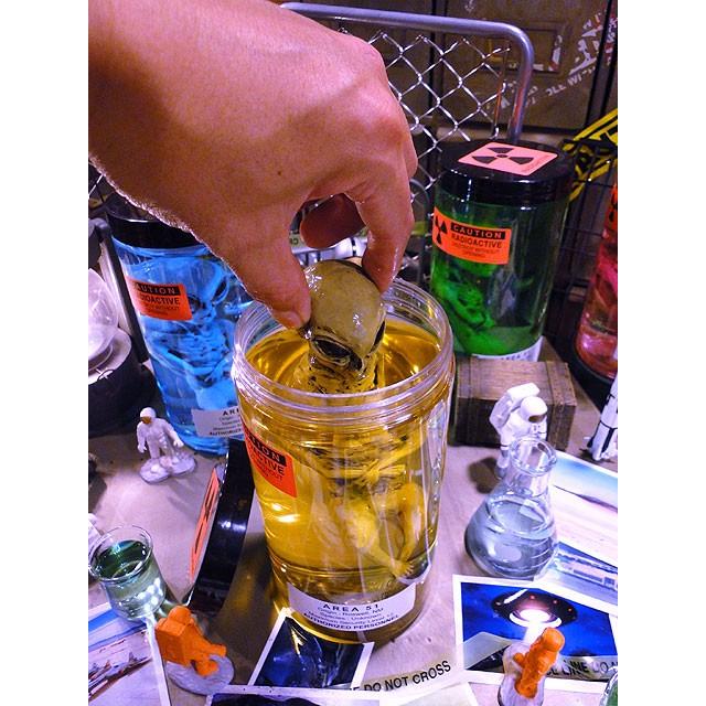 累計販売数5000個突破！　楽天1位　エリア51　エイリアンのホルマリン漬け　（4匹セット）　所さんが大絶賛！世田谷ベースに飾られてます |  | 16