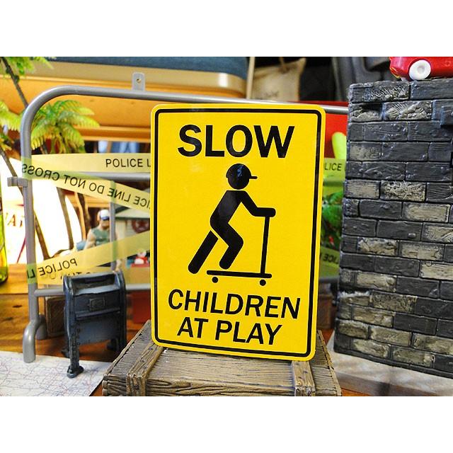ゆっくり走ろう！子供が遊んでます　U.S.パブリックサインステッカーシリーズ　（キックボード）　アメリカン雑貨　アメリカ雑貨 | 