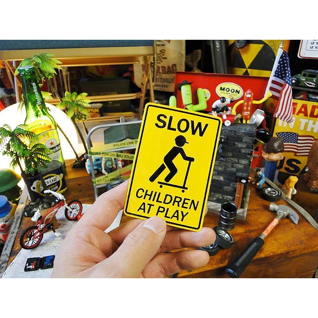 ゆっくり走ろう！子供が遊んでます　U.S.パブリックサインステッカーシリーズ　（キックボード）　アメリカン雑貨　アメリカ雑貨 |  | 01
