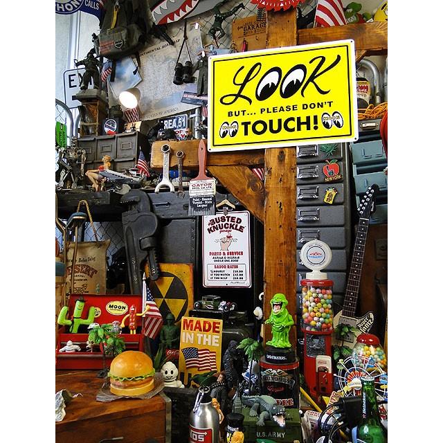 ムーンアイズ　「見て！」サインプレート　アメリカ雑貨 アメリカン雑貨 |  | 03