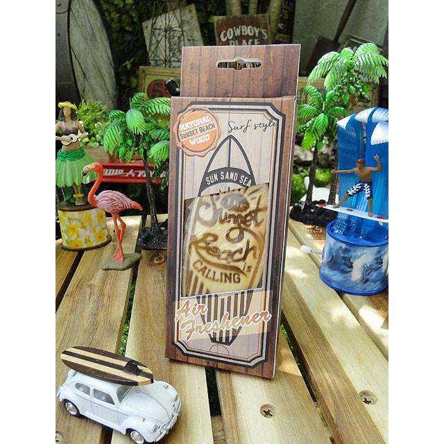 サーフボード型ナチュラルウッドエアーフレッシュナー　（サンセットビーチ）　■　アメリカン雑貨　アメリカ雑貨 | 