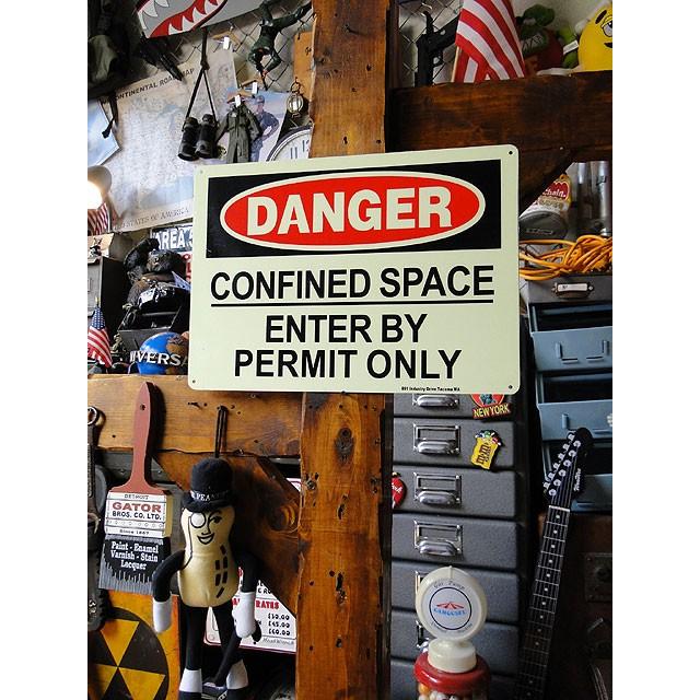 アメリカの蓄光警告サイン　（危険　閉鎖スペースにつき関係者以外立ち入り禁止）　■　アメリカン雑貨　アメリカ雑貨 |  | 05