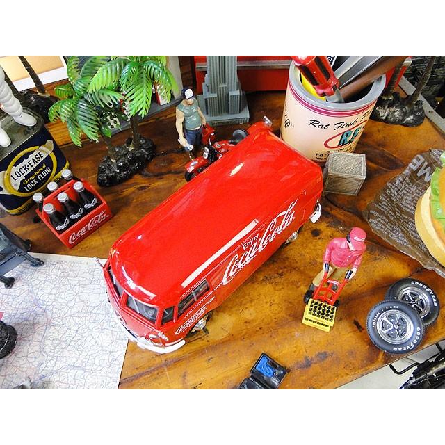 コカ・コーラ　1963年　フォルクス・ワーゲン　タイプ2　カーゴバン　ダイキャストミニカー　1/24　（デリバリースタッフのフィギュア付） | Coca Cola | 01