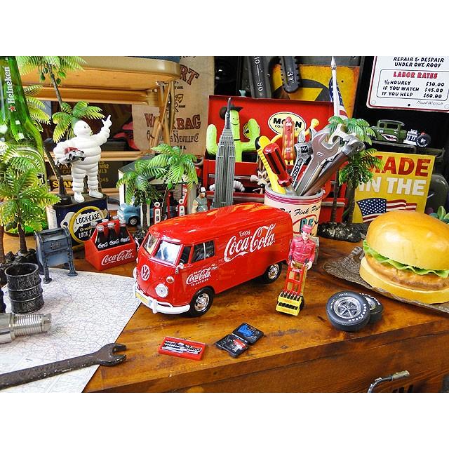 コカ・コーラ　1963年　フォルクス・ワーゲン　タイプ2　カーゴバン　ダイキャストミニカー　1/24　（デリバリースタッフのフィギュア付） | Coca Cola | 09