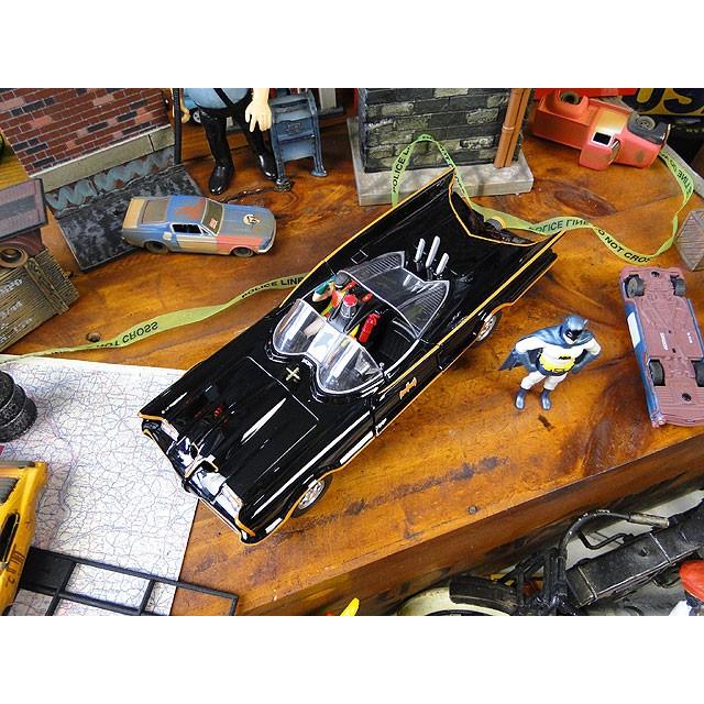 クラシックTVシリーズ　バットモービル　ダイキャストミニカー　1/24スケール　（バットマンフィギュア付き） |  | 01