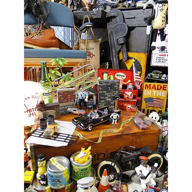 クラシックTVシリーズ　バットモービル　ダイキャストミニカー　1/24スケール　（バットマンフィギュア付き） |  | 11