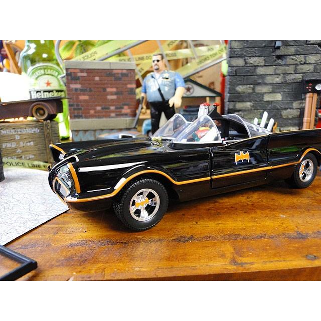 クラシックTVシリーズ　バットモービル　ダイキャストミニカー　1/24スケール　（バットマンフィギュア付き） |  | 03