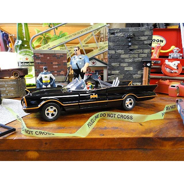 クラシックTVシリーズ　バットモービル　ダイキャストミニカー　1/24スケール　（バットマンフィギュア付き） |  | 05