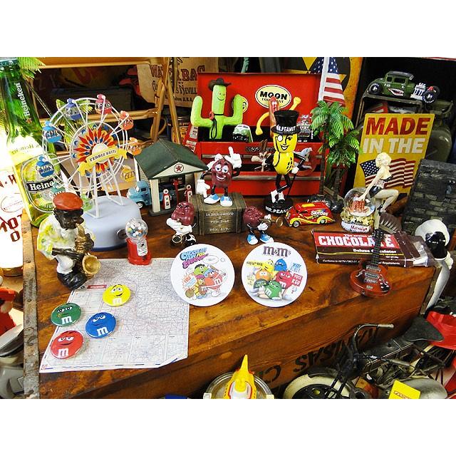 m&m's缶バッジ　Lサイズ　（2種セット）　■　アメリカン雑貨　アメリカ雑貨 |  | 01