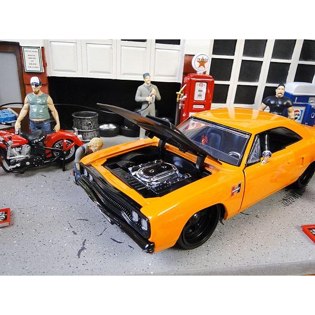 『希少車』プリムスロードランナー1970 チームスコーチャーズ　ミニカー Jada 1970年プリムス ロードランナー ダイキャストミニカー 1/24