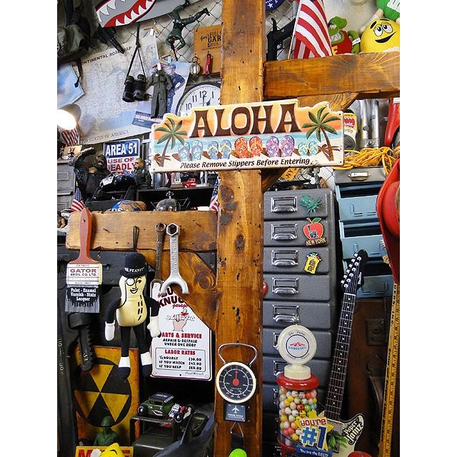 「サンダルはココで脱いでね！」　ハワイアン　エンボスティンサイン ■ アメリカン雑貨 アメリカ雑貨 看板 |  | 03