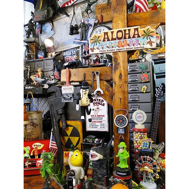 「サンダルはココで脱いでね！」　ハワイアン　エンボスティンサイン ■ アメリカン雑貨 アメリカ雑貨 看板 |  | 05