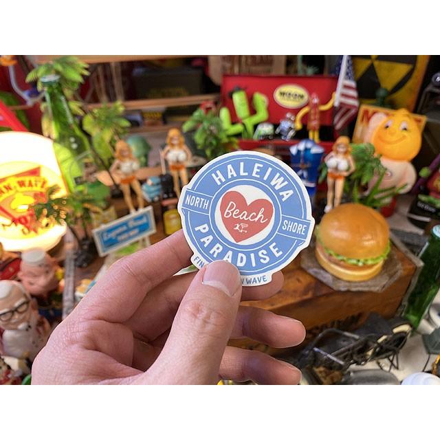 ハレイワ　ハッピーマーケットステッカー　Mサイズ　（027/ハートビーチ）　■　アメリカン雑貨　アメリカ雑貨 |  | 02
