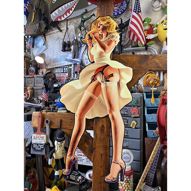 サタデーナイトスペシャル ピンナップガールのu S ヘヴィースチールサイン ダイカットモデル アメリカン雑貨 直営店