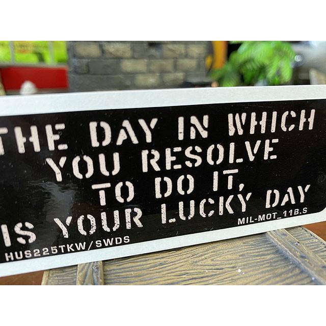 ミリタリー座右の銘ステッカーSサイズ　（思い立ったが吉日）　ミリタリーモットーデカール　B-STYLE　S-SIZE　MIL-MOT　11B-S 爆買 |  | 01