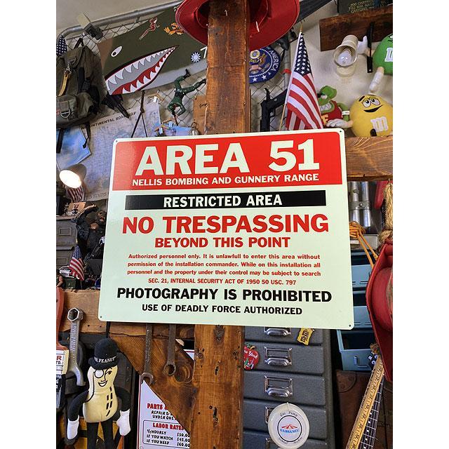 エリア51の蓄光看板　アルミサインボード ■ アメリカン雑貨 アメリカ雑貨 |  | 11