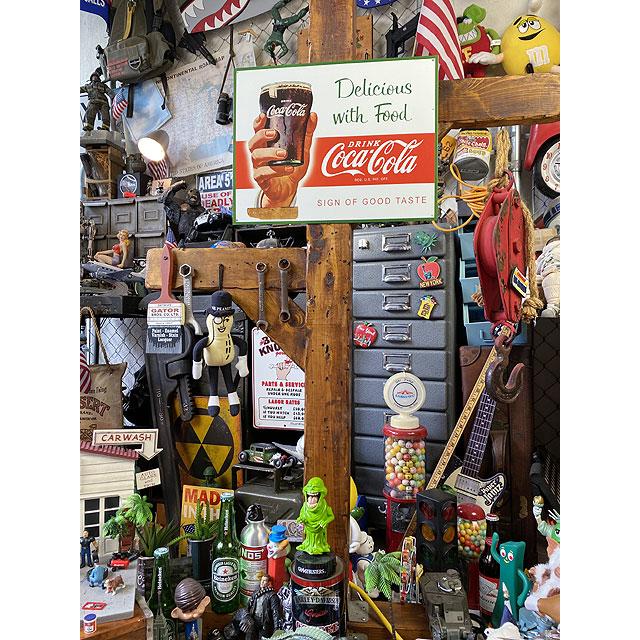コカ・コーラ　ブリキ看板　（デリシャス・ウィズ・フード）　■ アメリカン雑貨 アメリカ雑貨 | Coca Cola | 03