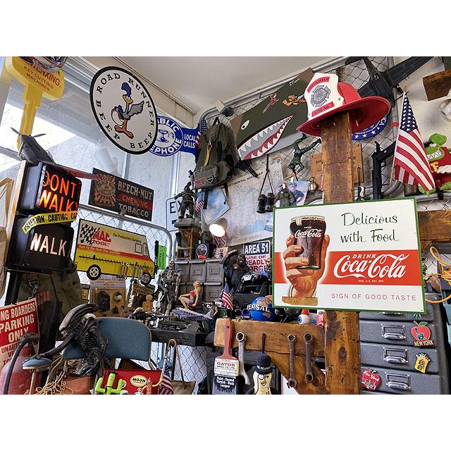 コカ・コーラ　ブリキ看板　（デリシャス・ウィズ・フード）　■ アメリカン雑貨 アメリカ雑貨 | Coca Cola | 04