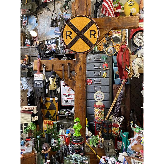 アメリカの踏切マーク　ブリキ看板 ■ アメリカン雑貨 アメリカ雑貨 |  | 02