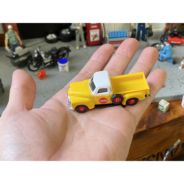 コカ・コーラ　1953年　シボレー3100ピックアップ　ミニカー　1/72スケール　（イエロー）　■　アメリカン雑貨　アメリカ雑貨 | Coca Cola | 07