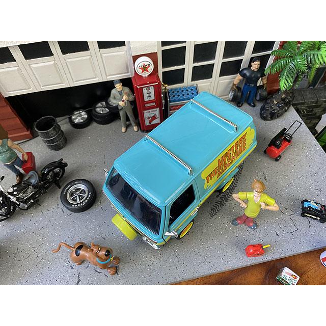 Jada　スクービー・ドゥ　ミステリーマシーン　ダイキャストミニカー　1/24スケール　（スクービーとシャギーのフィギュア付き） |  | 01