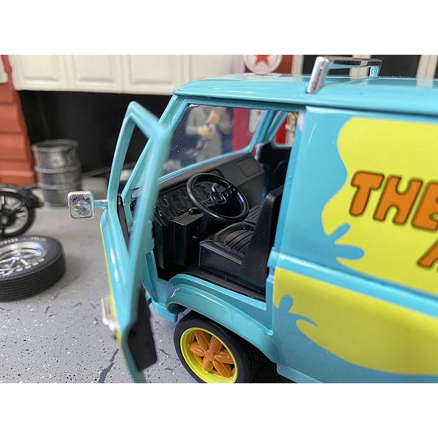 Jada　スクービー・ドゥ　ミステリーマシーン　ダイキャストミニカー　1/24スケール　（スクービーとシャギーのフィギュア付き） |  | 04